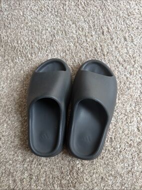 Black Yeezy slides